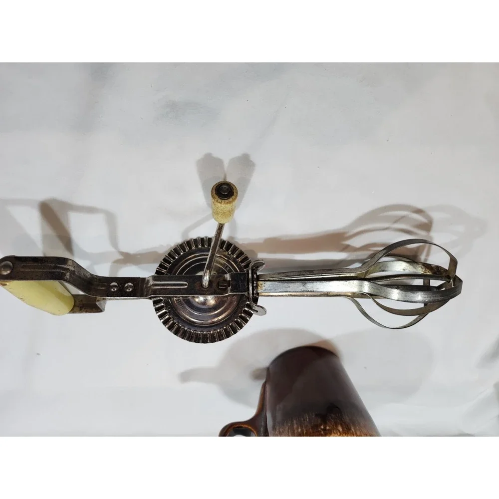 Vintage Hand Mixer- TAPLIN MFG CO. NEW BRITAIN CONN.USA & HULL OVENPROOF USA MUG
